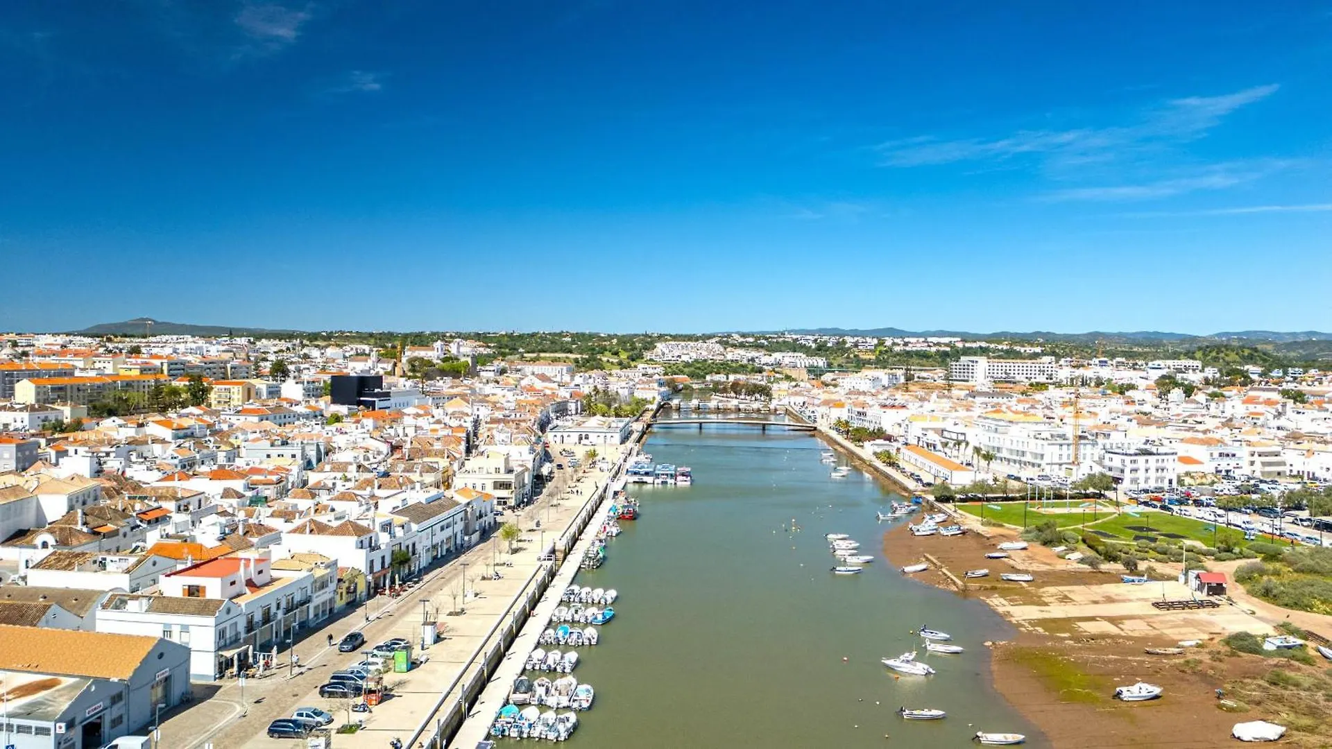 Executive Townhouse, Tavira Centre, Shared Pool Villa Holiday home